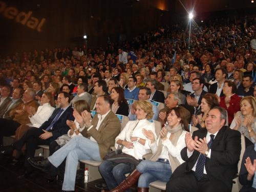 El PP de Cuenca muestra a Cospedal su más firme apoyo como 'la presidenta del futuro, la ilusión y la confianza'