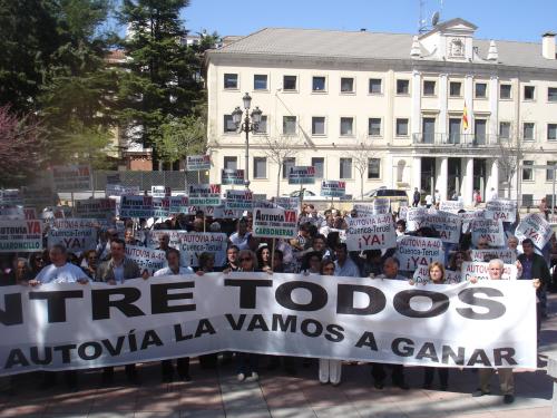 Representantes del PP conquense asisten a la manifestación en defensa de la Autovía Cuenca-Teruel