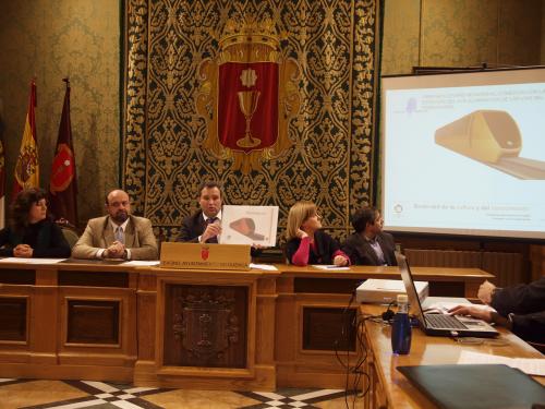 El alcalde hace un llamamiento a los conquenses para forzar una reunión con Fomento y poder presentar los proyectos de conexión de la estación del AVE y la urbanización de los terrenos de Renfe