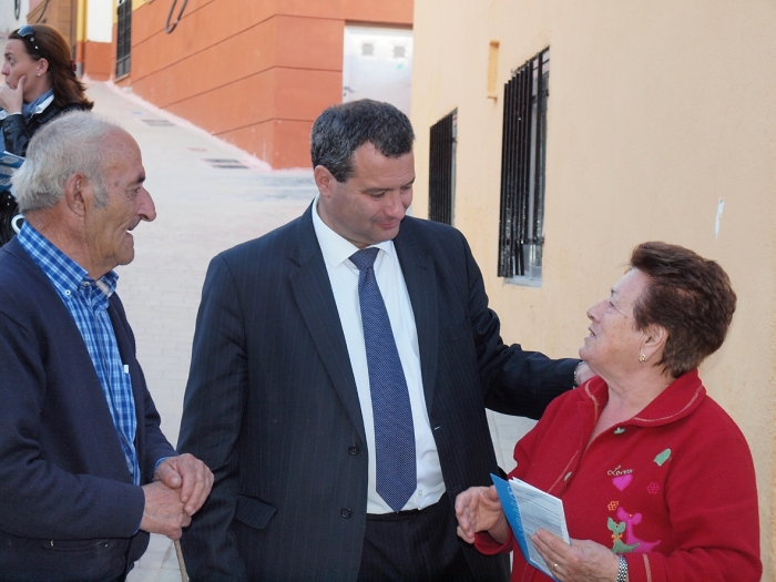 Pulido visita Buenavista, “un barrio donde el Ayuntamiento ha recuperado el tiempo perdido en otras legislaturas”