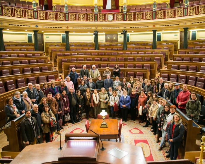 Cerca de 70 vecinos de Casas de Haro visitan el Congreso de los Diputados y el Senado acompañados de Jareño