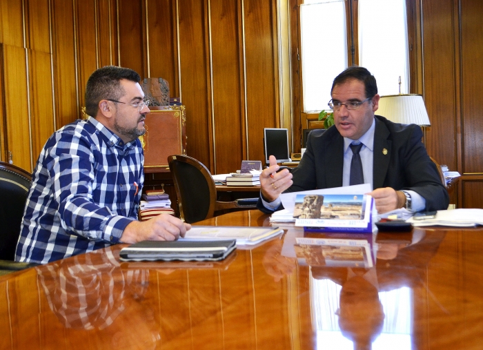 Prieto buscará vías de colaboración con el Ayuntamiento de Víllora en la mejora de algunas infraestructuras