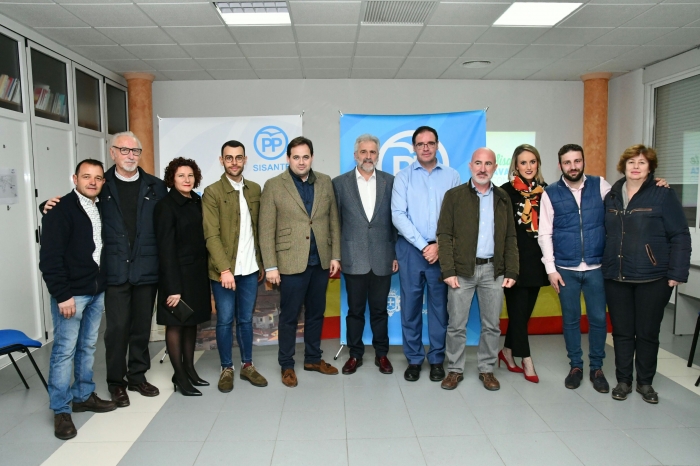 Paco Núñez clausura el congreso del Partido Popular de Sisante, donde ha sido elegido nuevo presidente local Epifiano Martínez,