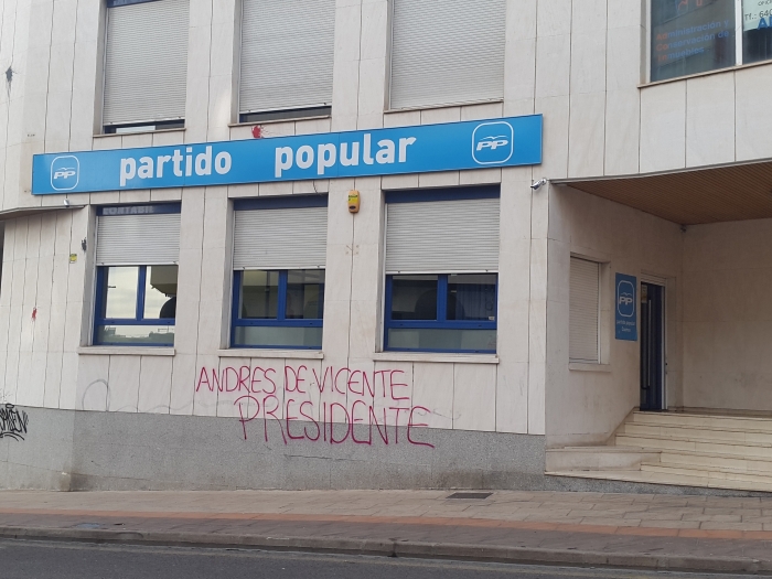 Prieto condena el ataque cometido contra el presidente Rajoy y muestra su  total repulsa a las pintadas que ha sufrido la sede del PP conquense