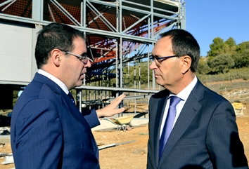 Prieto anuncia que las obras de protección de la Villa Romana de Noheda concluirán en un mes.