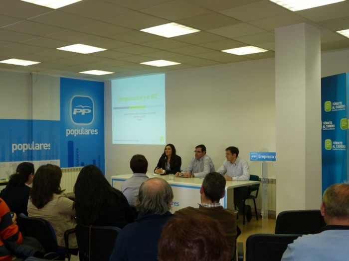 NNGG de Cuenca informa sobre la energía nuclear a través de una charla-coloquio con la Asociación Jóvenes Nucleares